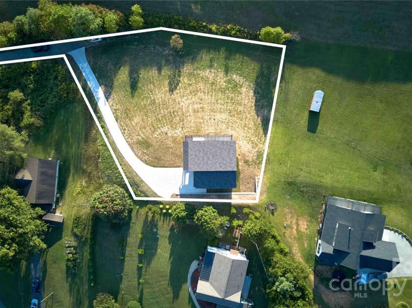 16 Lawson Ridge Road, Leicester, NC 28748.  MLS# CAR4306555, YatesRealty ID 11251. 