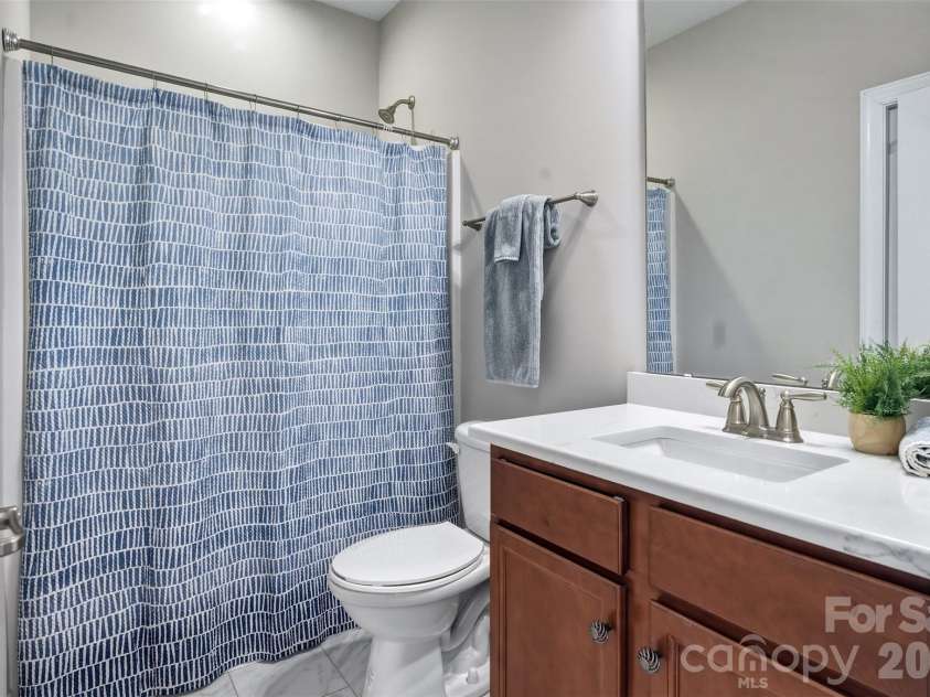 11723 Meetinghouse Drive, Cornelius, NC 28031.  MLS# CAR4359407, YatesRealty ID 11252. New tile floor and quartz counters