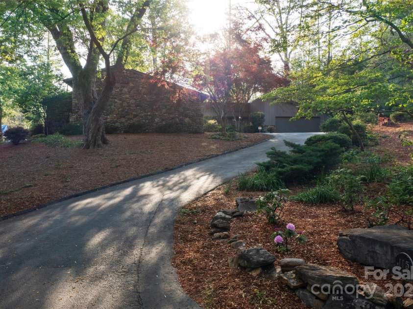 115 Stuyvesant Road, Asheville, NC 28803.  MLS# CAR4254634, YatesRealty ID 11253. Afternoon from street