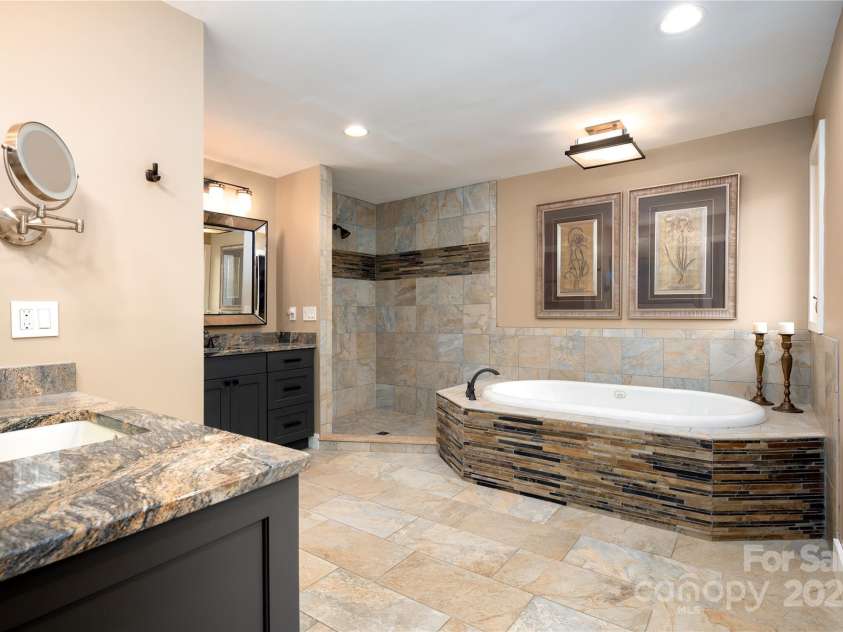 115 Stuyvesant Road, Asheville, NC 28803.  MLS# CAR4254634, YatesRealty ID 11253. Master Bath