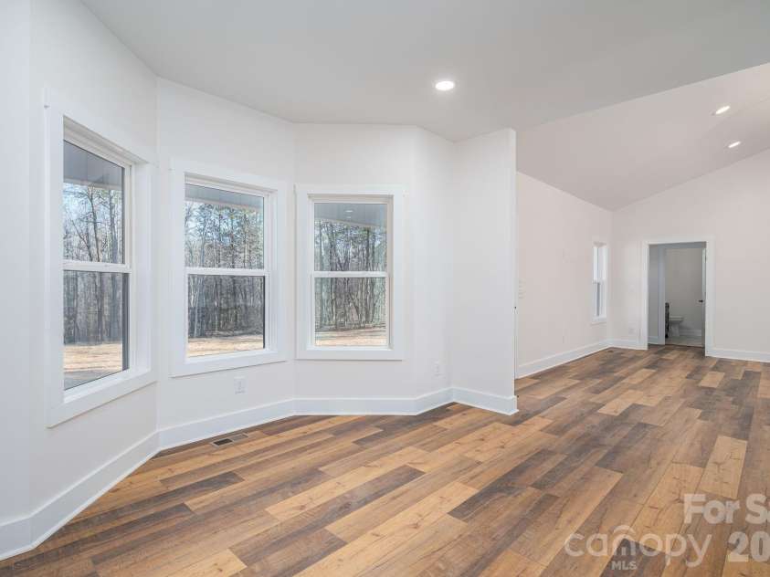 6335 Forney Hill Road, Denver, NC 28037.  MLS# CAR4346554, YatesRealty ID 11253. Kitchen breakfast nook