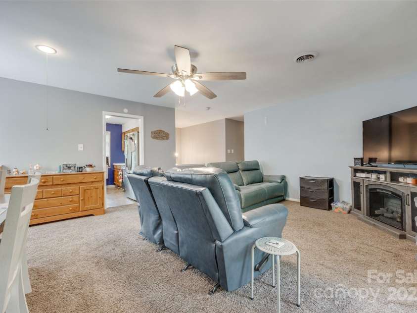 679 Fairforest Road, Chester, SC 29706.  MLS# CAR4255547, YatesRealty ID 11257. Living Room