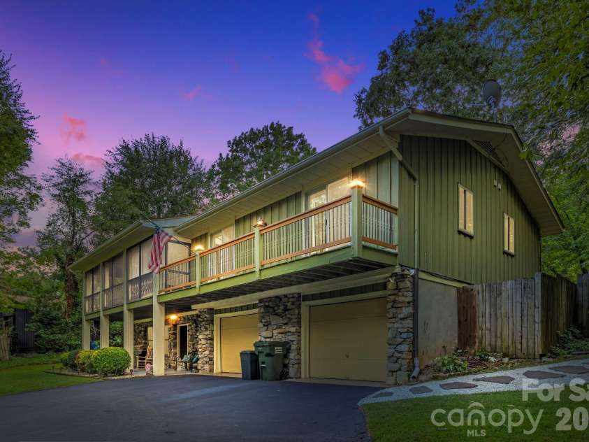 3017 Chestnut Tree Road, Hendersonville, NC 28792.  MLS# CAR4346755, YatesRealty ID 11258. 