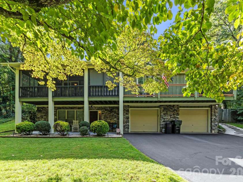 3017 Chestnut Tree Road, Hendersonville, NC 28792.  MLS# CAR4346755, YatesRealty ID 11258. 