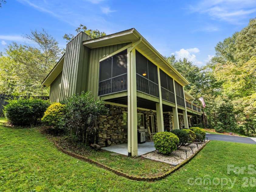 3017 Chestnut Tree Road, Hendersonville, NC 28792.  MLS# CAR4346755, YatesRealty ID 11258. 