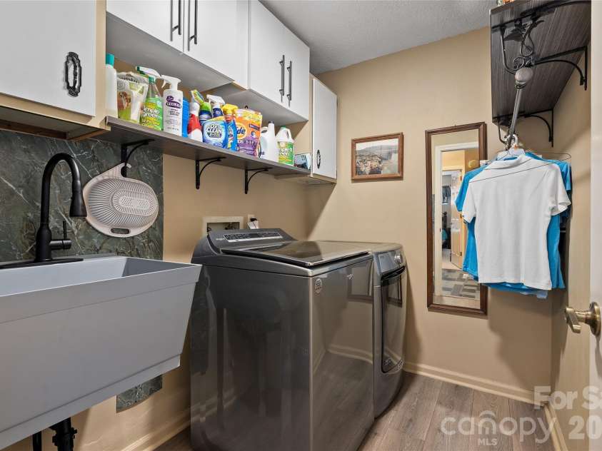 3017 Chestnut Tree Road, Hendersonville, NC 28792.  MLS# CAR4346755, YatesRealty ID 11258. 