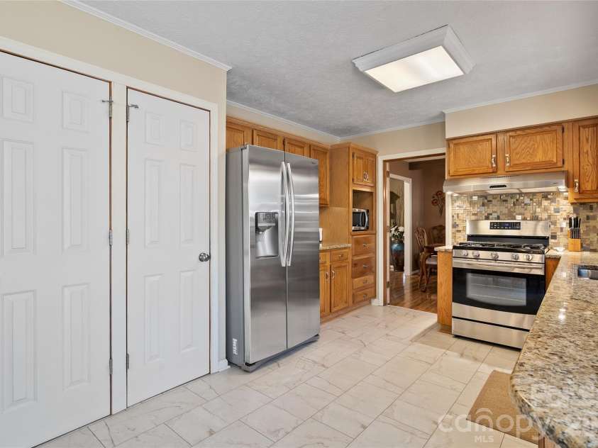 3017 Chestnut Tree Road, Hendersonville, NC 28792.  MLS# CAR4346755, YatesRealty ID 11258. 