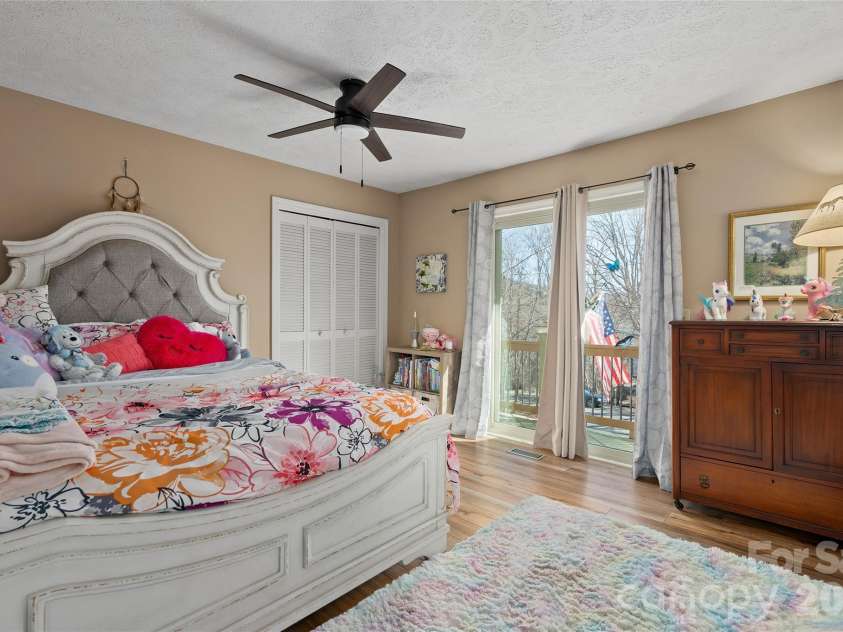3017 Chestnut Tree Road, Hendersonville, NC 28792.  MLS# CAR4346755, YatesRealty ID 11258. 