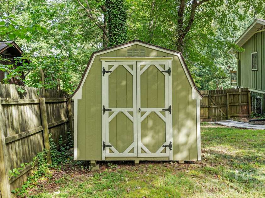 3017 Chestnut Tree Road, Hendersonville, NC 28792.  MLS# CAR4346755, YatesRealty ID 11258. 