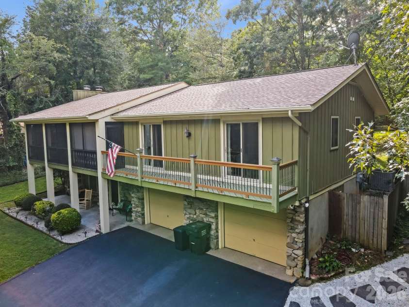 3017 Chestnut Tree Road, Hendersonville, NC 28792.  MLS# CAR4346755, YatesRealty ID 11258. 