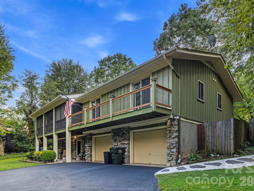 3017 Chestnut Tree Road, Hendersonville, NC 28792.  MLS# CAR4346755, YatesRealty ID 11258. 