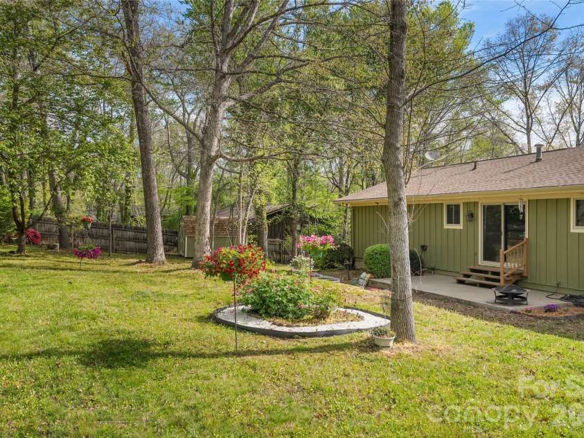 3017 Chestnut Tree Road, Hendersonville, NC 28792.  MLS# CAR4346755, YatesRealty ID 11258. 