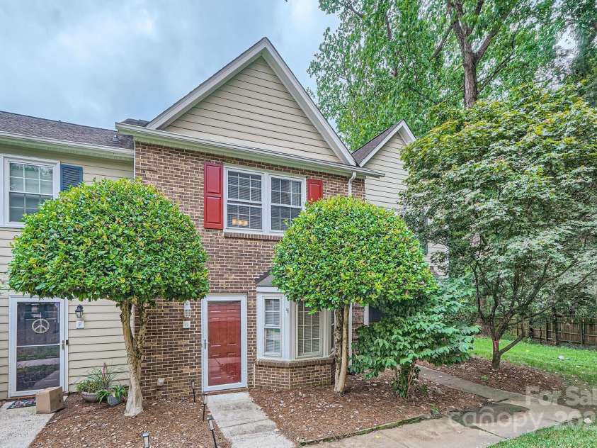 8221 Pineville Matthews Road, Charlotte, NC 28226.  MLS# CAR4255544, YatesRealty ID 11258. 