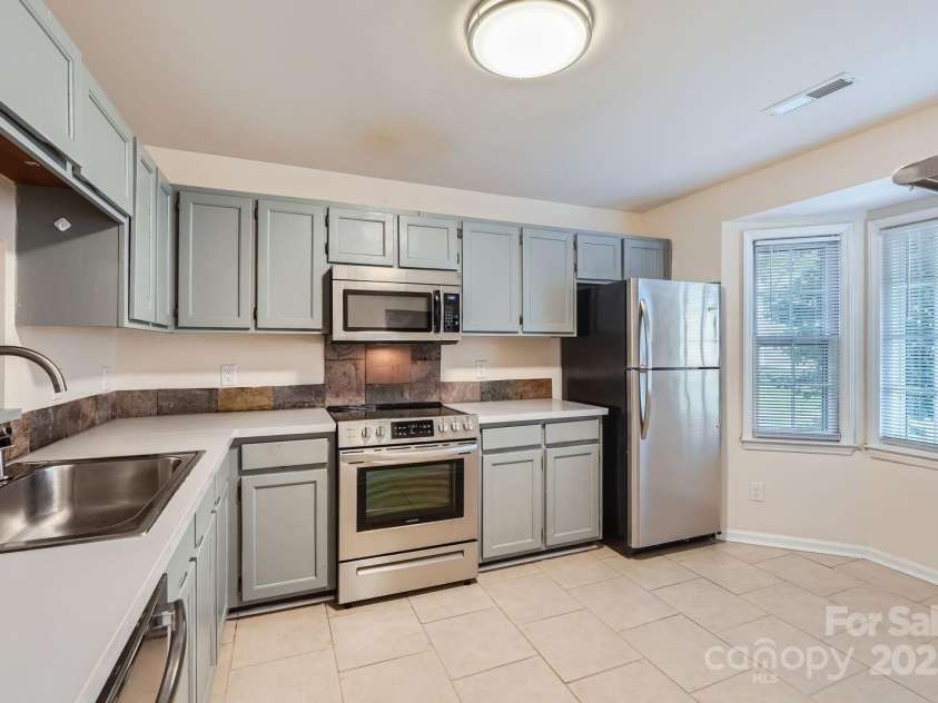 8221 Pineville Matthews Road, Charlotte, NC 28226.  MLS# CAR4255544, YatesRealty ID 11258. 