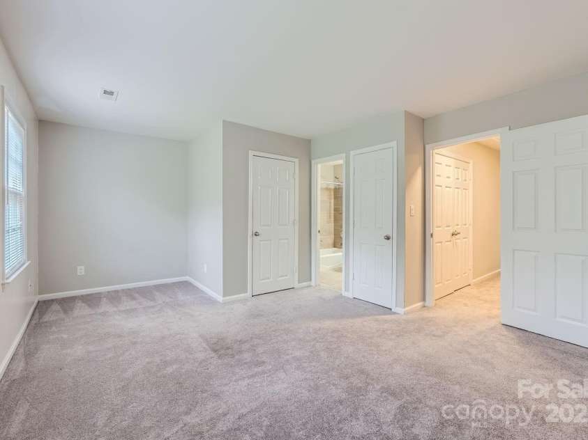 8221 Pineville Matthews Road, Charlotte, NC 28226.  MLS# CAR4255544, YatesRealty ID 11258. 