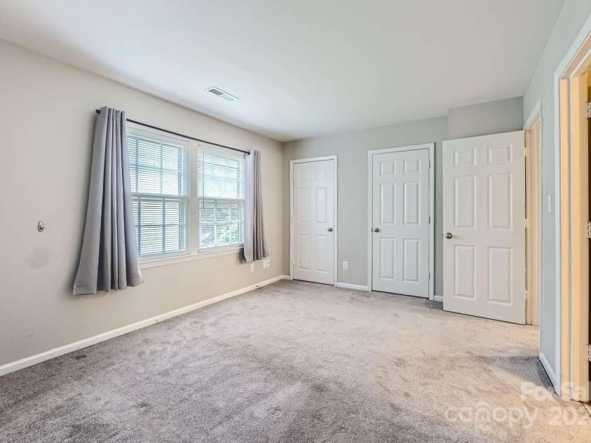 8221 Pineville Matthews Road, Charlotte, NC 28226.  MLS# CAR4255544, YatesRealty ID 11258. 