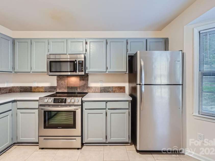 8221 Pineville Matthews Road, Charlotte, NC 28226.  MLS# CAR4255544, YatesRealty ID 11258. 