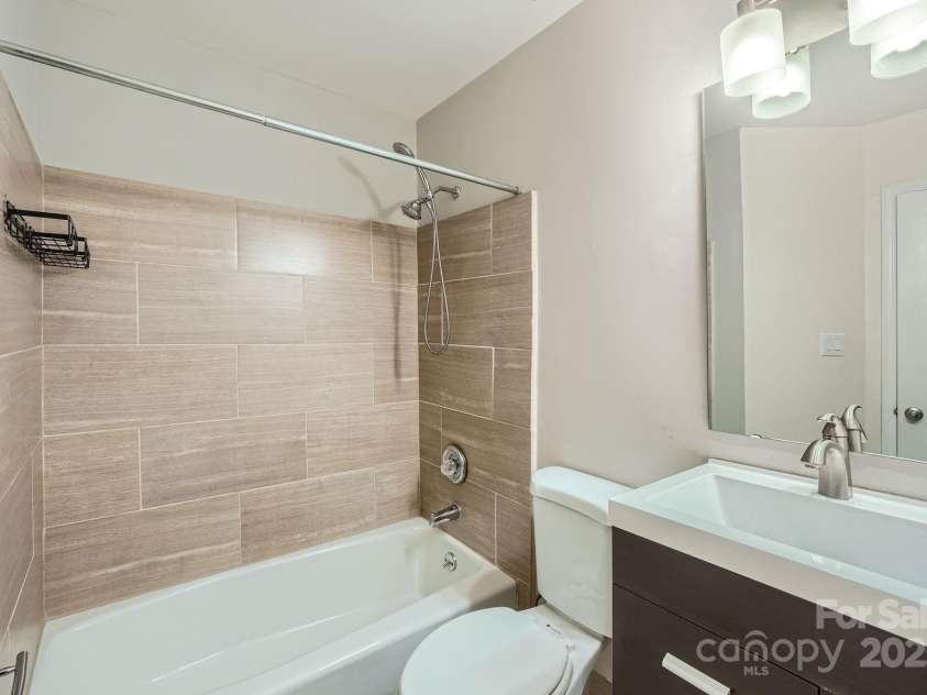 8221 Pineville Matthews Road, Charlotte, NC 28226.  MLS# CAR4255544, YatesRealty ID 11258. 