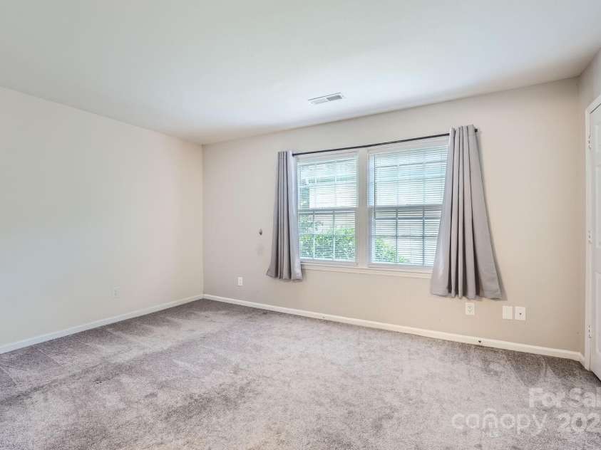 8221 Pineville Matthews Road, Charlotte, NC 28226.  MLS# CAR4255544, YatesRealty ID 11258. 