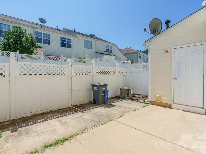 827 Gentlewinds Court, Fort Mill, SC 29708.  MLS# CAR4300243, YatesRealty ID 11259. 