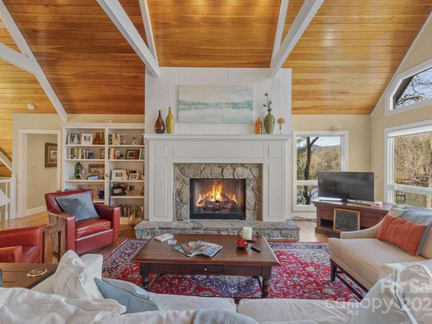 100 The Pinnacle Drive, Sapphire, NC 28774.  MLS# CAR4325030, YatesRealty ID 1126. 