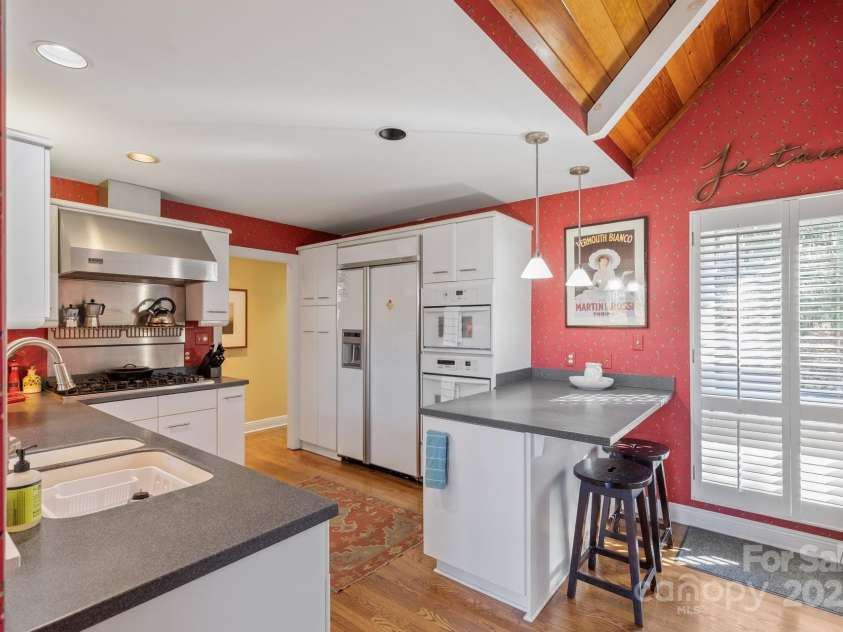 100 The Pinnacle Drive, Sapphire, NC 28774.  MLS# CAR4325030, YatesRealty ID 1126. 