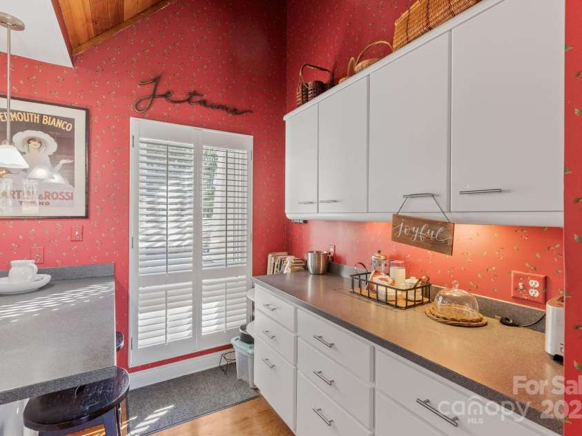 100 The Pinnacle Drive, Sapphire, NC 28774.  MLS# CAR4325030, YatesRealty ID 1126. 