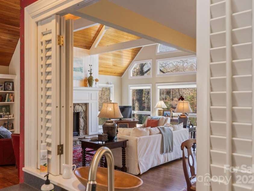 100 The Pinnacle Drive, Sapphire, NC 28774.  MLS# CAR4325030, YatesRealty ID 1126. 