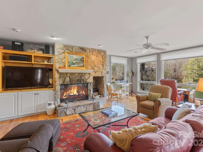 100 The Pinnacle Drive, Sapphire, NC 28774.  MLS# CAR4325030, YatesRealty ID 1126. 