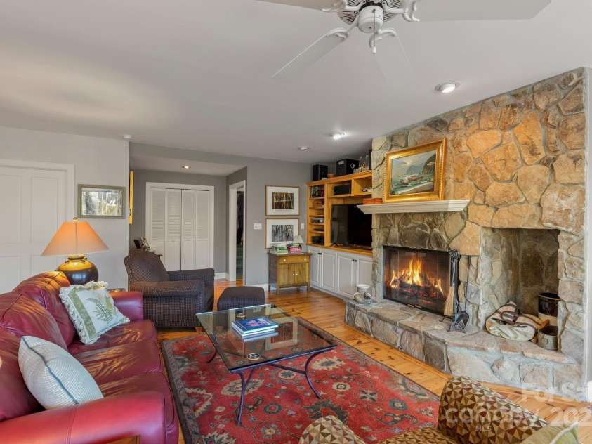 100 The Pinnacle Drive, Sapphire, NC 28774.  MLS# CAR4325030, YatesRealty ID 1126. 