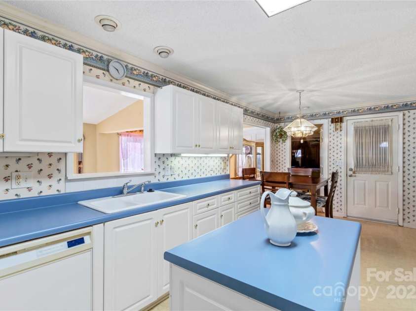 906 Harmony Drive, Statesville, NC 28677.  MLS# CAR4220072, YatesRealty ID 1126. 