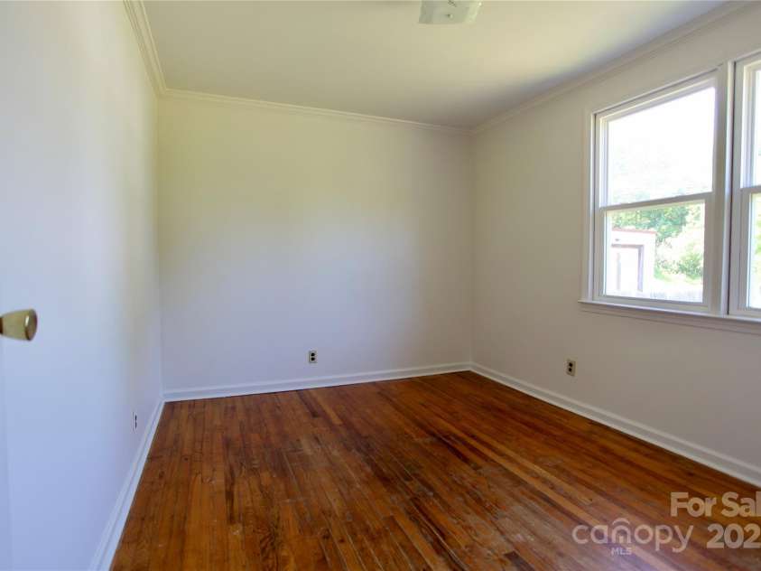 5304 Eaton Circle, Charlotte, NC 28208.  MLS# CAR4252694, YatesRealty ID 11260. 