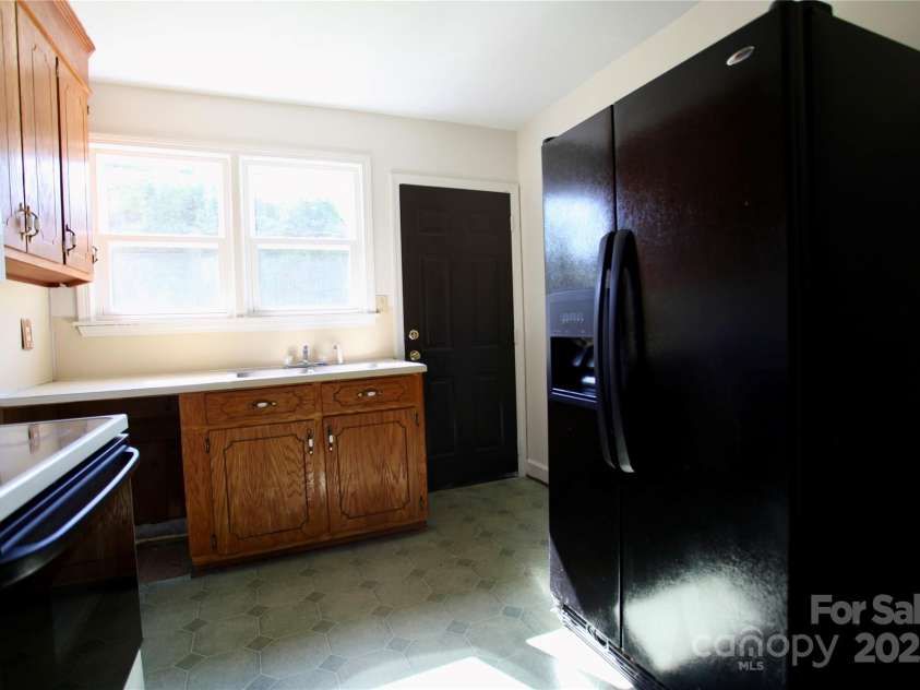 5304 Eaton Circle, Charlotte, NC 28208.  MLS# CAR4252694, YatesRealty ID 11260. 