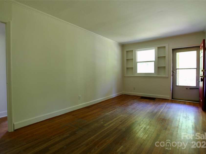 5304 Eaton Circle, Charlotte, NC 28208.  MLS# CAR4252694, YatesRealty ID 11260. 