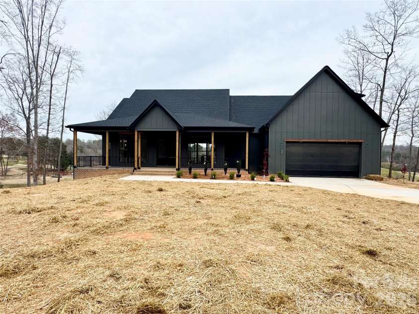 191 Broken Arrow Drive, Statesville, NC 28677.  MLS# CAR4361293, YatesRealty ID 11261. 