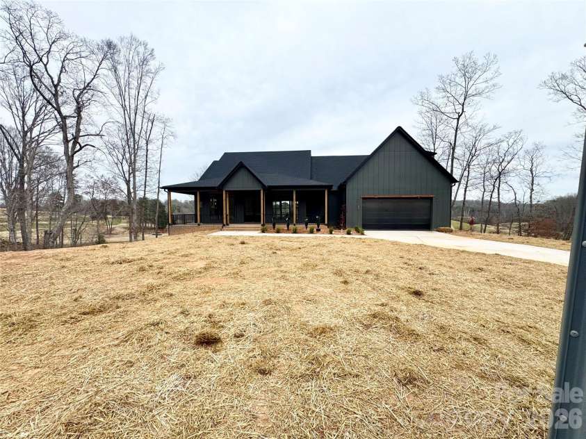 191 Broken Arrow Drive, Statesville, NC 28677.  MLS# CAR4361293, YatesRealty ID 11261. 