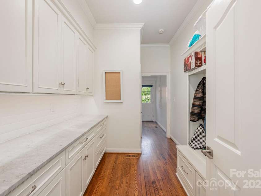 5400 Challisford Lane, Charlotte, NC 28226.  MLS# CAR4254571, YatesRealty ID 11261. Drop room