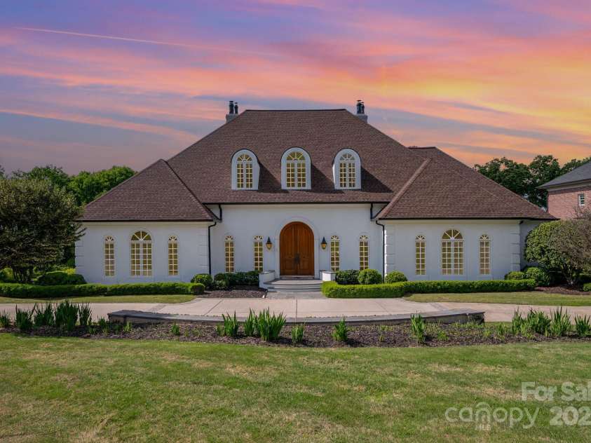 5400 Challisford Lane, Charlotte, NC 28226.  MLS# CAR4254571, YatesRealty ID 11261. Front of house