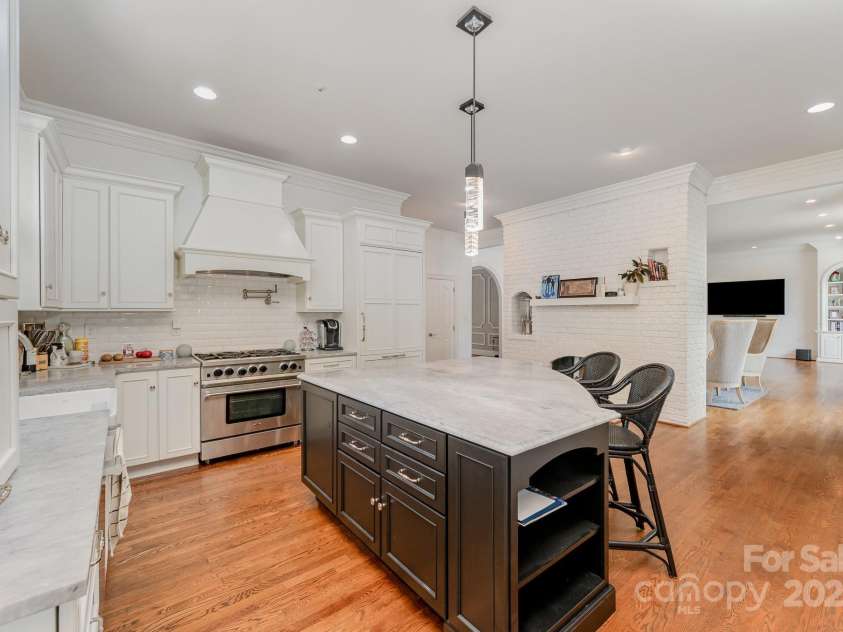 5400 Challisford Lane, Charlotte, NC 28226.  MLS# CAR4254571, YatesRealty ID 11261. Kitchen