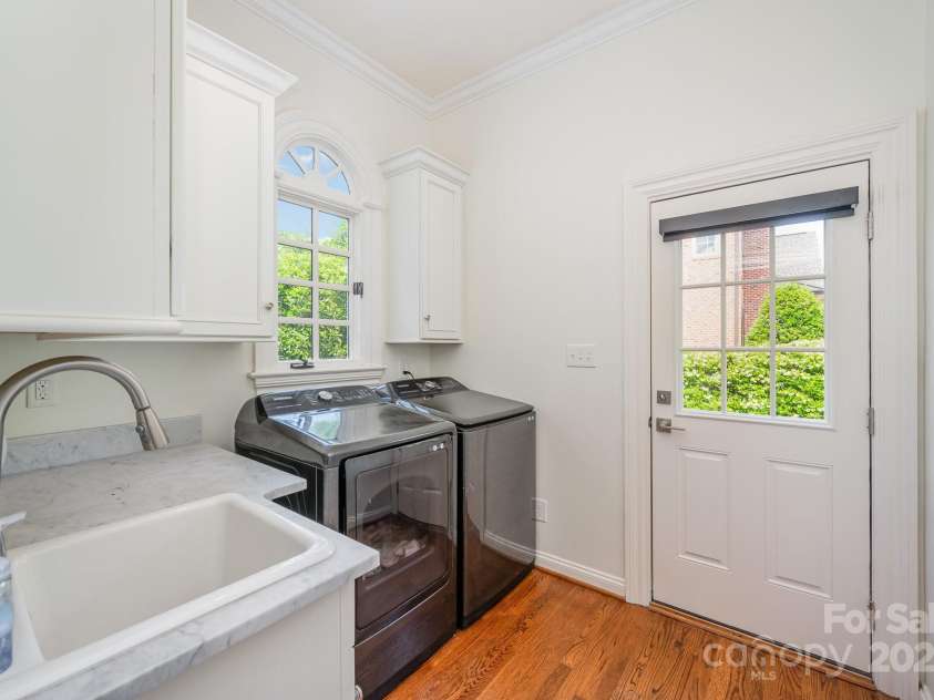 5400 Challisford Lane, Charlotte, NC 28226.  MLS# CAR4254571, YatesRealty ID 11261. Laundry/Mud room