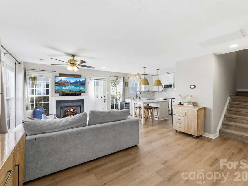 3924 Mohawk Court, Charlotte, NC 28215.  MLS# CAR4359358, YatesRealty ID 11262. 