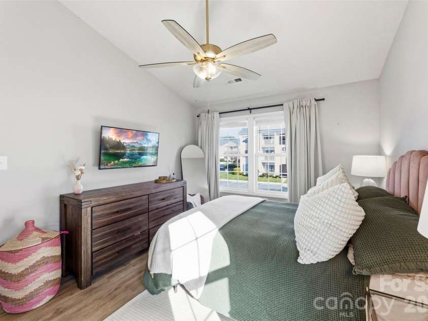 3924 Mohawk Court, Charlotte, NC 28215.  MLS# CAR4359358, YatesRealty ID 11262. 