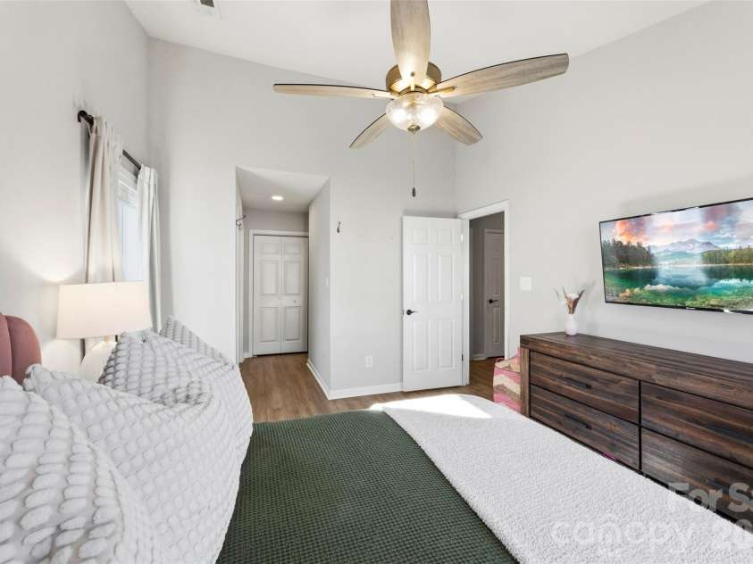 3924 Mohawk Court, Charlotte, NC 28215.  MLS# CAR4359358, YatesRealty ID 11262. 