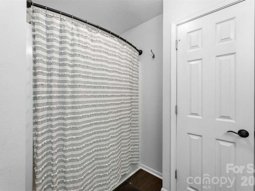 3924 Mohawk Court, Charlotte, NC 28215.  MLS# CAR4359358, YatesRealty ID 11262. 