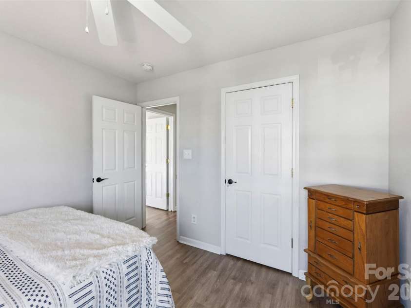 3924 Mohawk Court, Charlotte, NC 28215.  MLS# CAR4359358, YatesRealty ID 11262. 