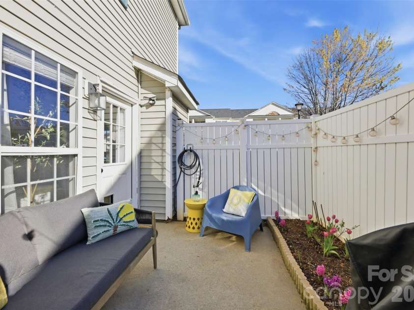 3924 Mohawk Court, Charlotte, NC 28215.  MLS# CAR4359358, YatesRealty ID 11262. 