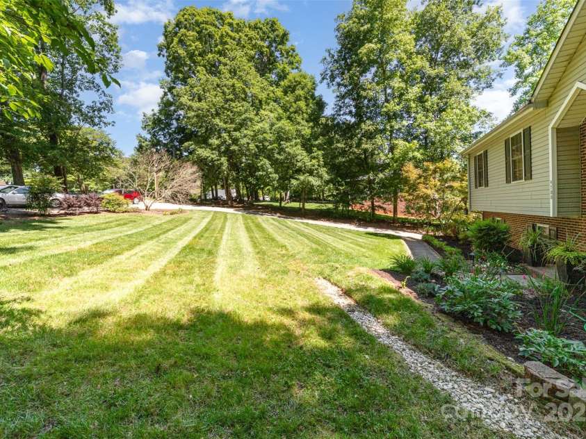 4700 Hickory Grove Road, Mount Holly, NC 28120.  MLS# CAR4254065, YatesRealty ID 11262. 