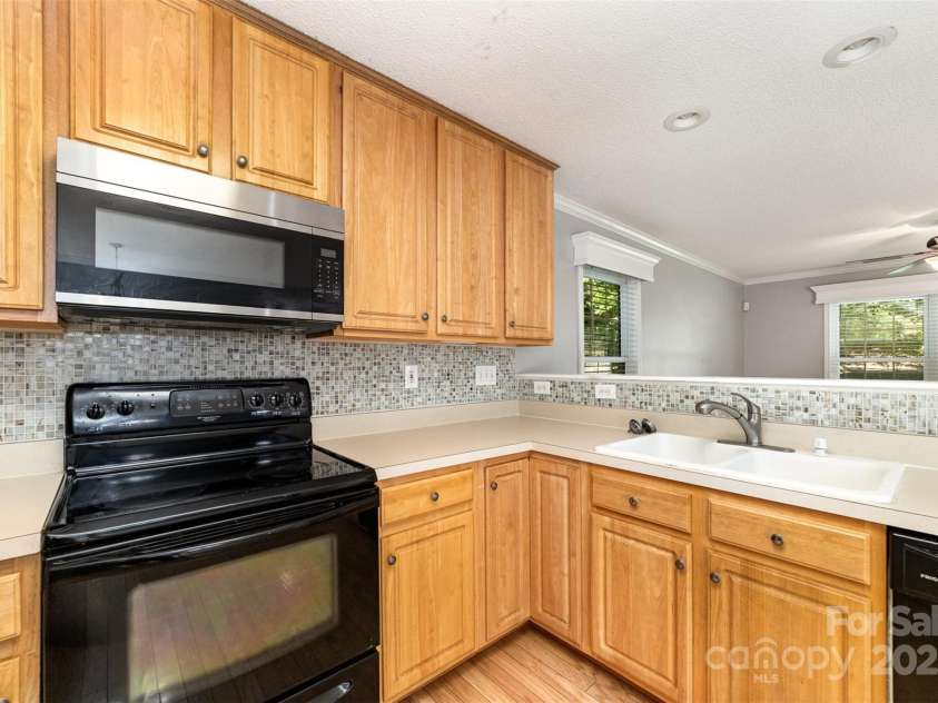 4700 Hickory Grove Road, Mount Holly, NC 28120.  MLS# CAR4254065, YatesRealty ID 11262. 