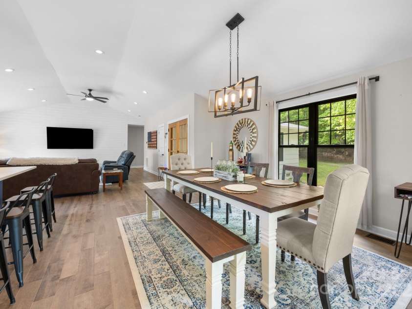 17403 Green Hill Road, Charlotte, NC 28278.  MLS# CAR4252833, YatesRealty ID 11263. 