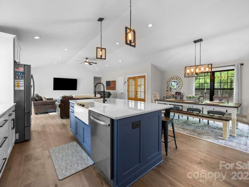 17403 Green Hill Road, Charlotte, NC 28278.  MLS# CAR4252833, YatesRealty ID 11263. 